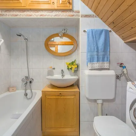 Holiday House Ra