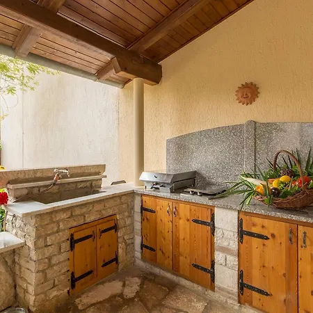 Holiday House Ra